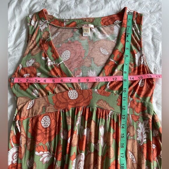 Lux floral print flowy dress with deep V-neck, sleeveless. Size medium - Picture 4 of 10